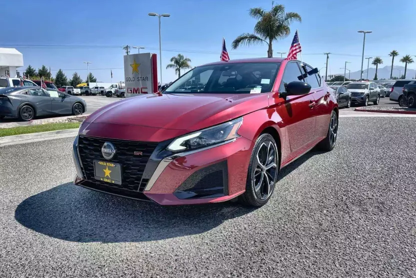 2024 Nissan Altima 2.5 SR photo 1