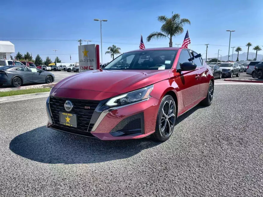 2024 Nissan Altima 2.5 SR photo 1