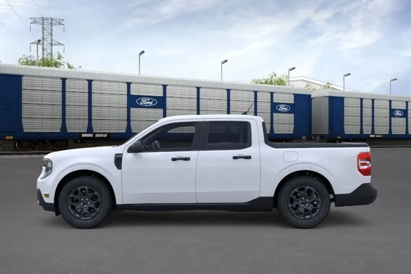 2025 Ford Maverick XLT photo 1
