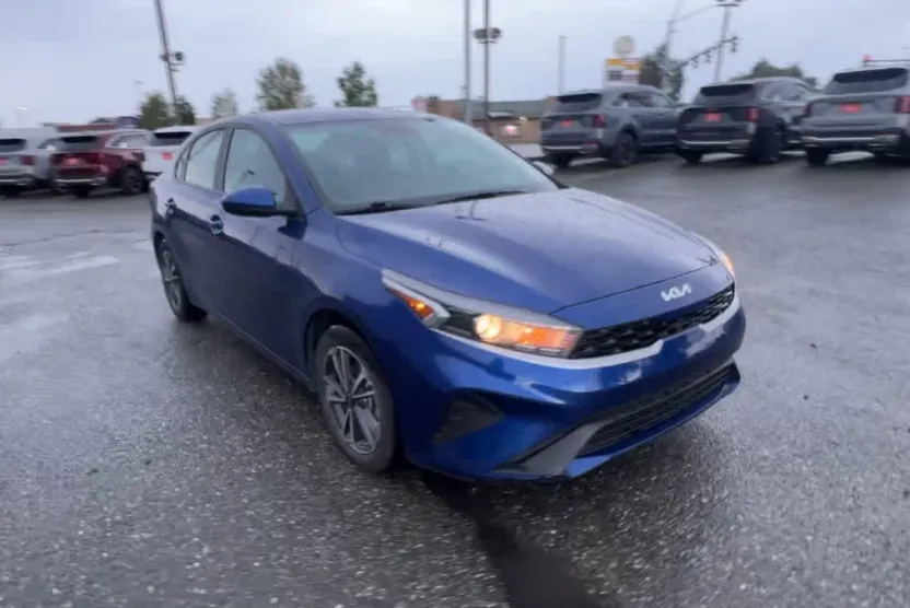 2023 Kia Forte LXS photo 1