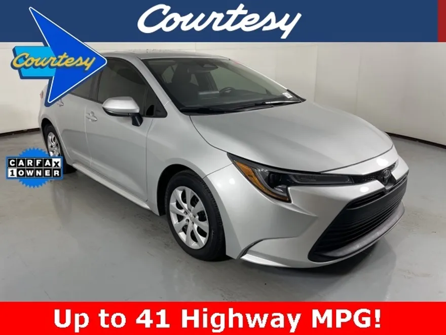 2024 Toyota Corolla LE photo 1