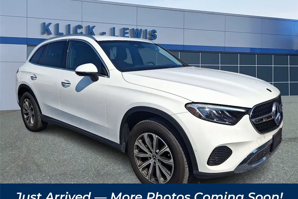 2024 Mercedes Benz GLC 300 photo 1