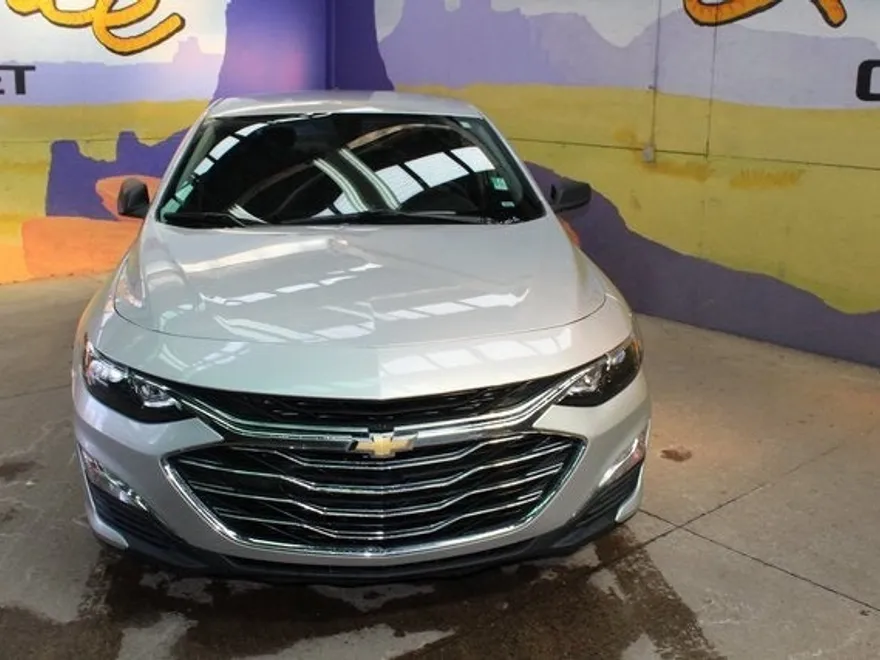 2019 Chevrolet Malibu LS photo 1