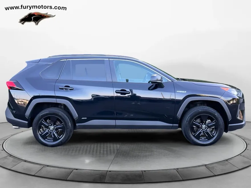 2020 Toyota RAV4 Hybrid LE photo 1