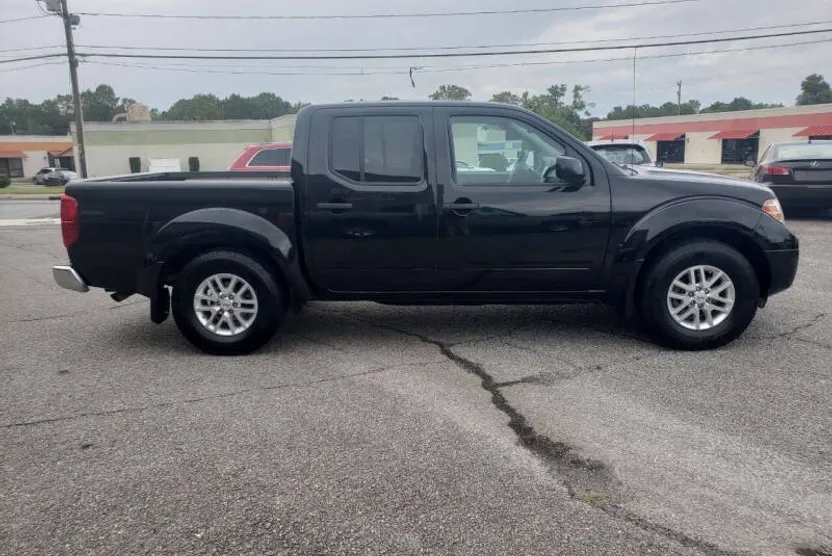 2019 Nissan Frontier SV photo 1