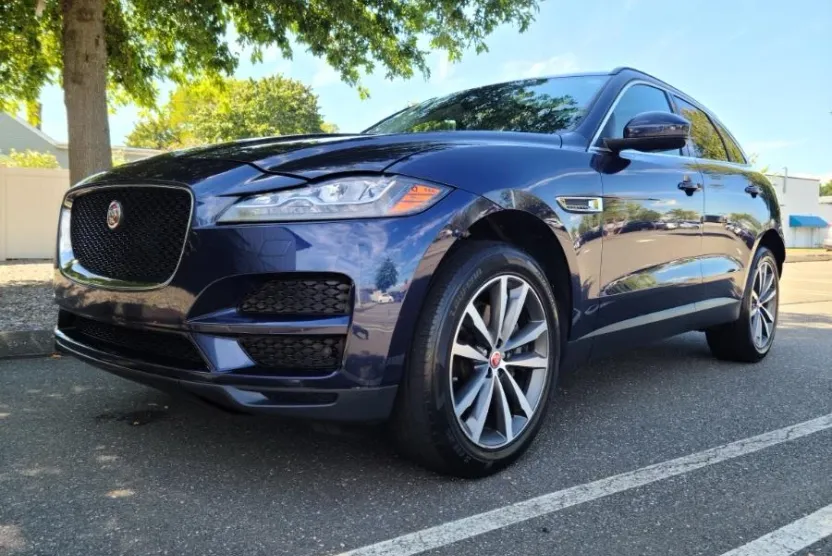 2017 Jaguar F-PACE Prestige photo 1