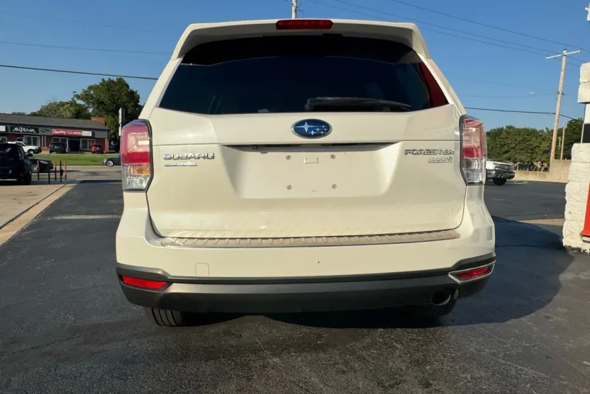 2017 Subaru Forester 2.5i Touring Sport photo 1