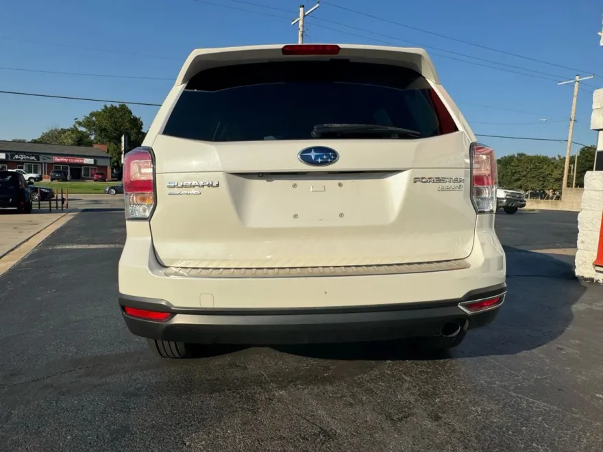 2017 Subaru Forester 2.5i Touring Sport photo 1