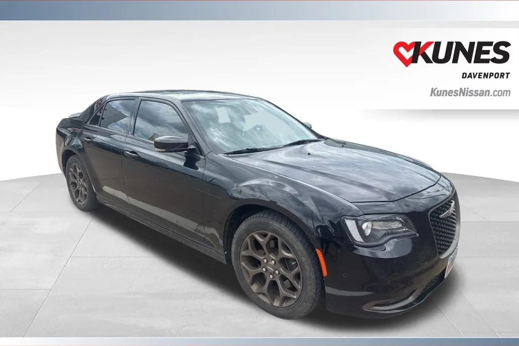 2016 Chrysler 300 S photo 1