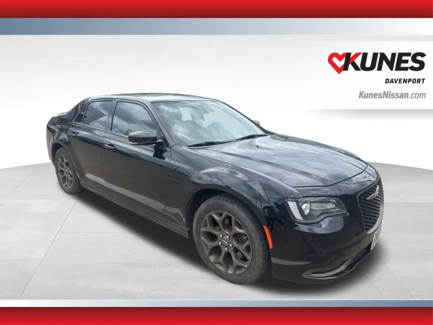 2016 Chrysler 300 S photo 1