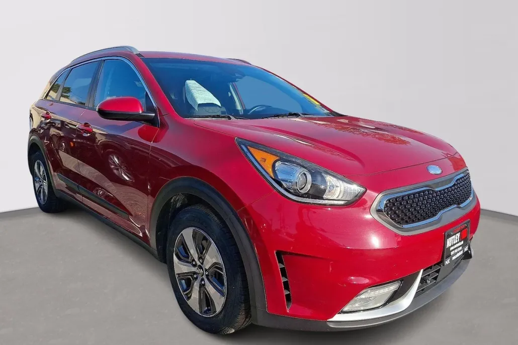 2017 Kia Niro LX photo 1
