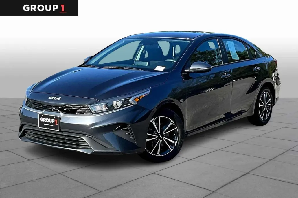 2023 Kia Forte LXS photo 1