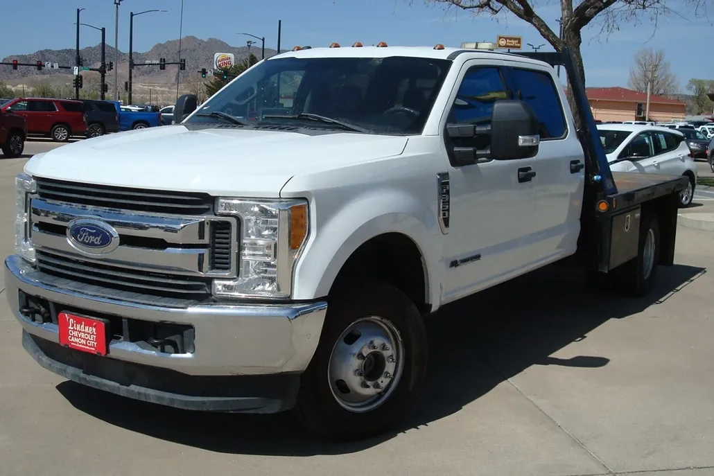 2017 Ford F-350 XLT photo 1