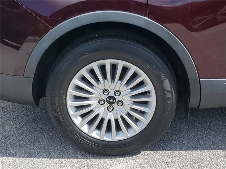2019 Lincoln Nautilus Standard photo 6