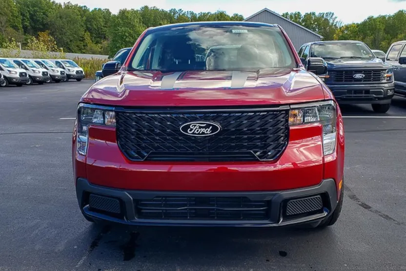2025 Ford Maverick XLT photo 1