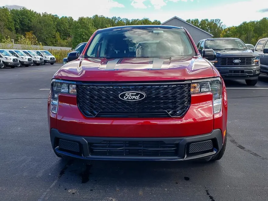 2025 Ford Maverick XLT photo 1