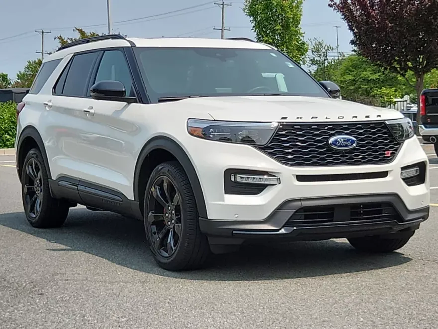 2023 Ford Explorer ST photo 1