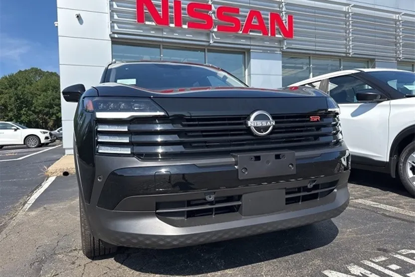 2025 Nissan Kicks SR photo 1