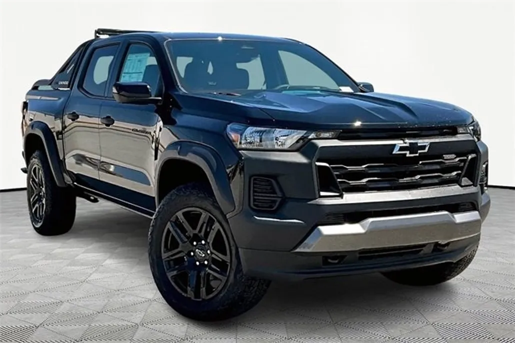 2025 Chevrolet Colorado Trail Boss photo 1
