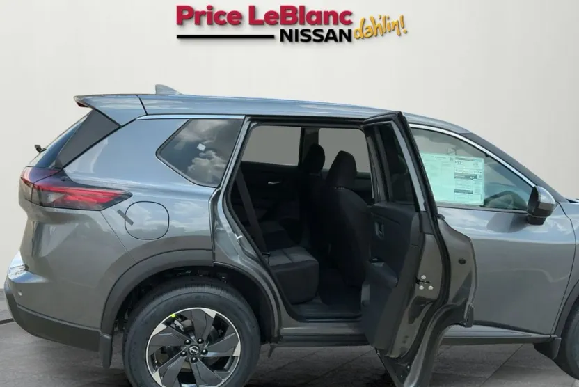 2026 Nissan Rogue SV photo 1