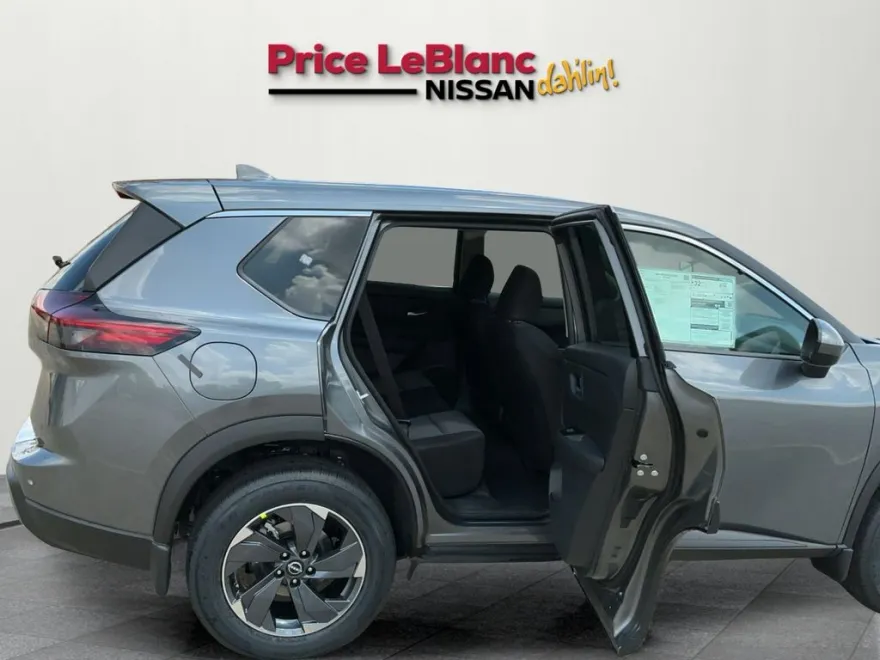 2026 Nissan Rogue SV photo 1