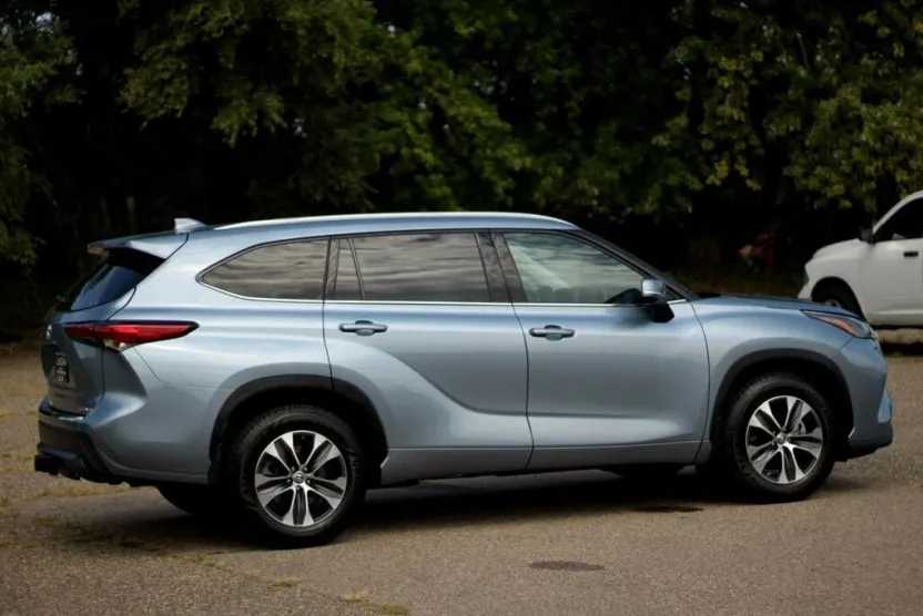 2022 Toyota Highlander XLE photo 1