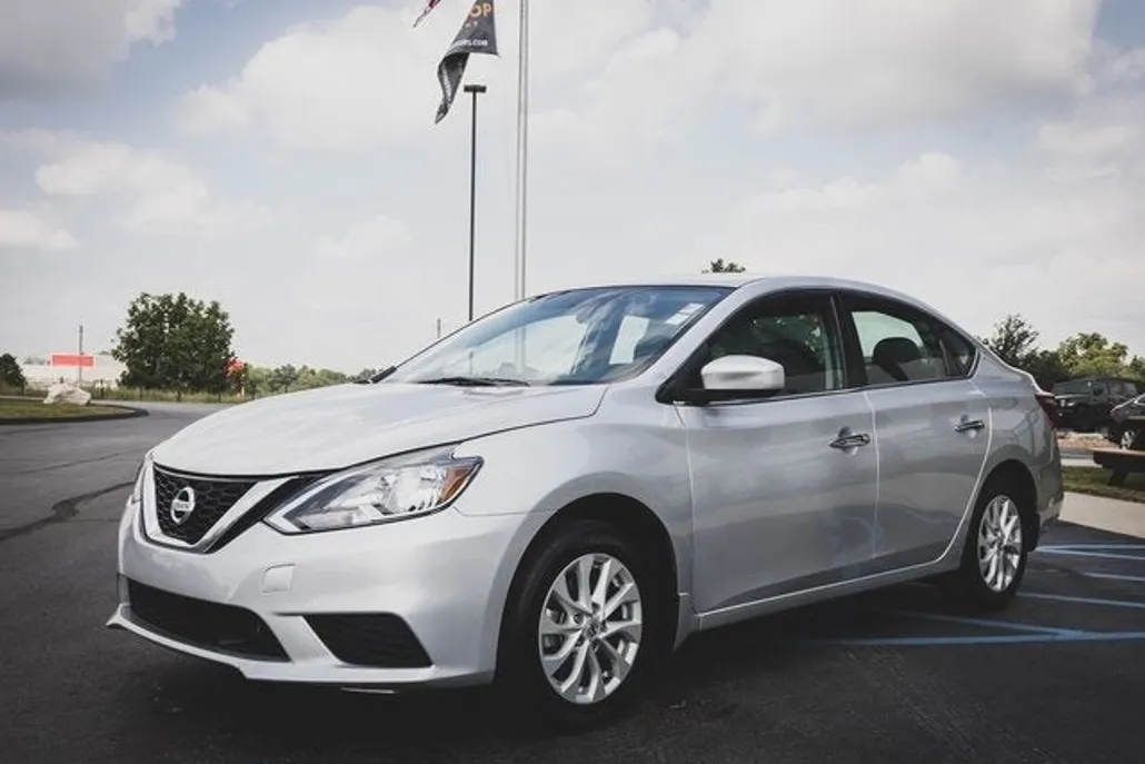 2019 Nissan Sentra SV photo 1