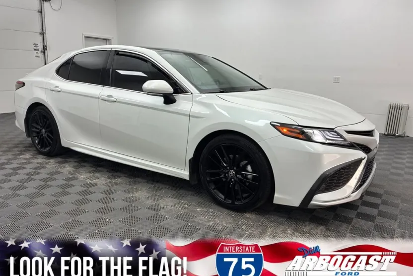 2022 Toyota Camry XSE photo 1
