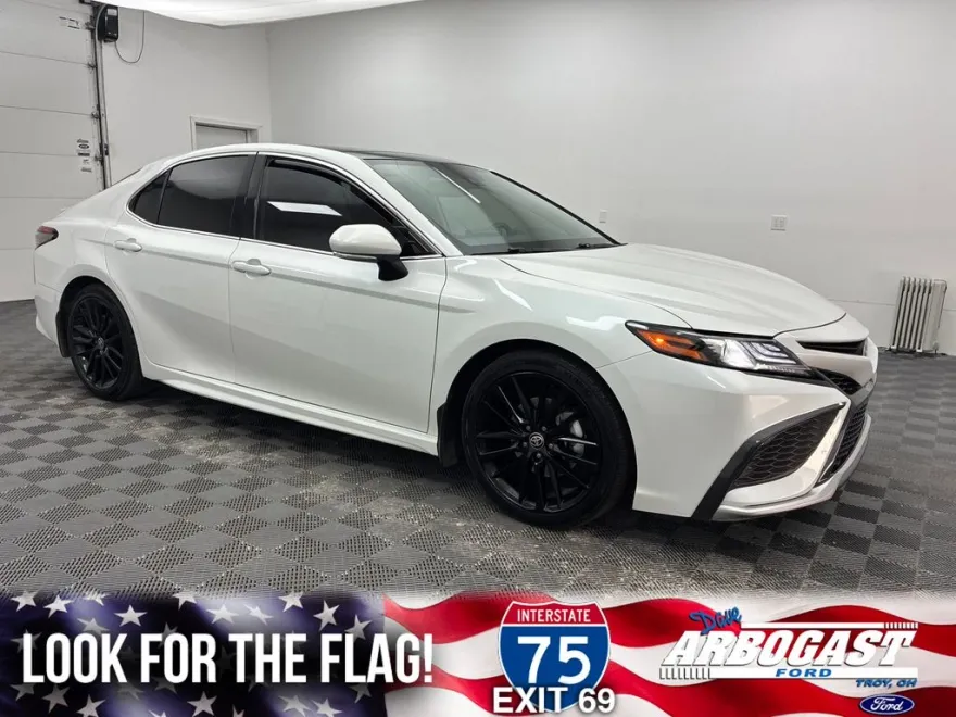 2022 Toyota Camry XSE photo 1