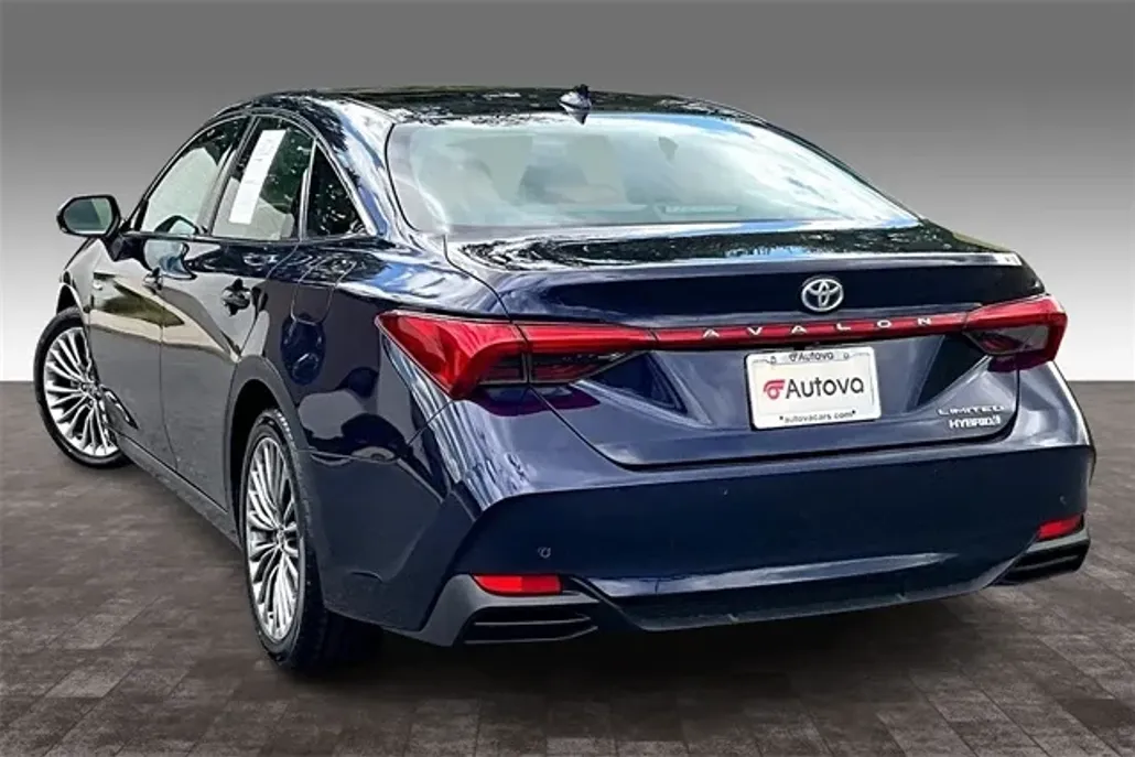 2021 Toyota Avalon Hybrid Limited photo 1