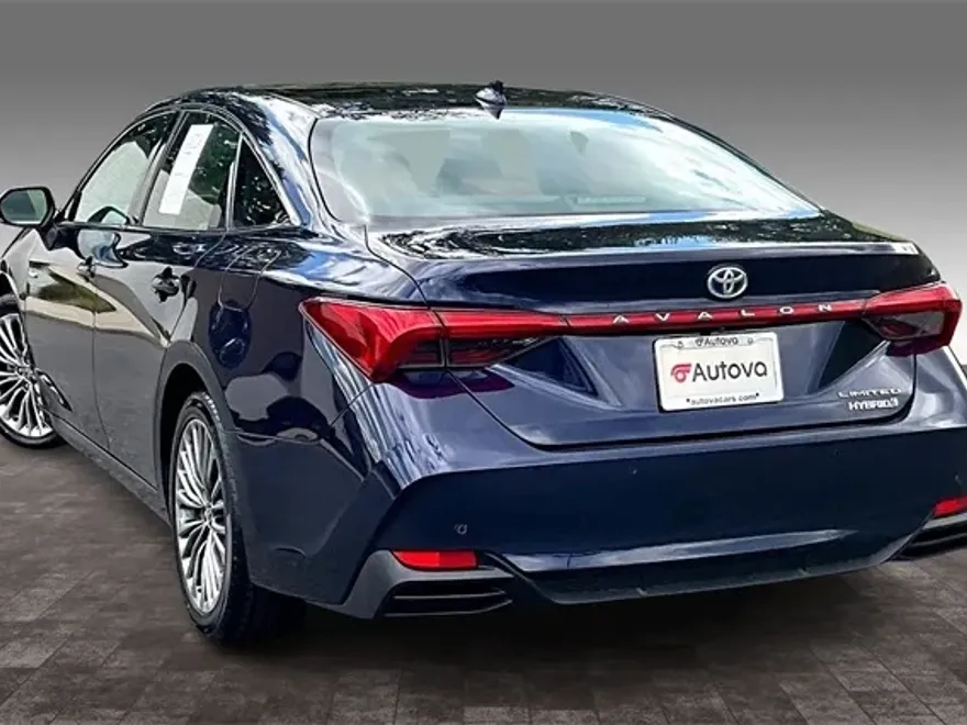 2021 Toyota Avalon Hybrid Limited photo 1