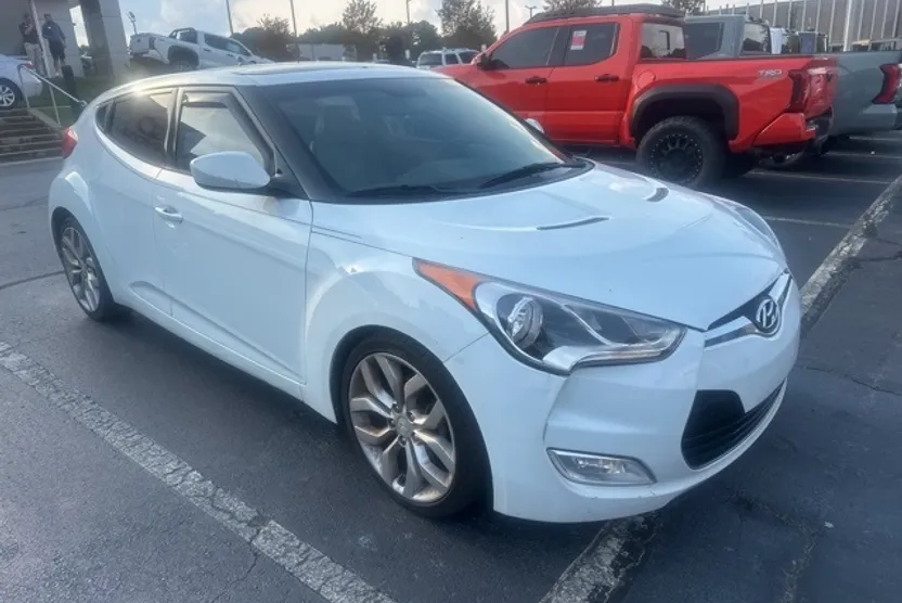 2013 Hyundai Veloster Base photo 1