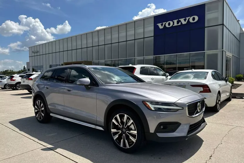 2026 Volvo V60 Cross Country B5 photo 1