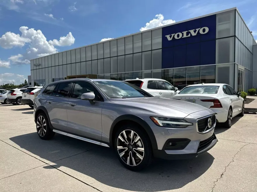 2026 Volvo V60 Cross Country B5 photo 1