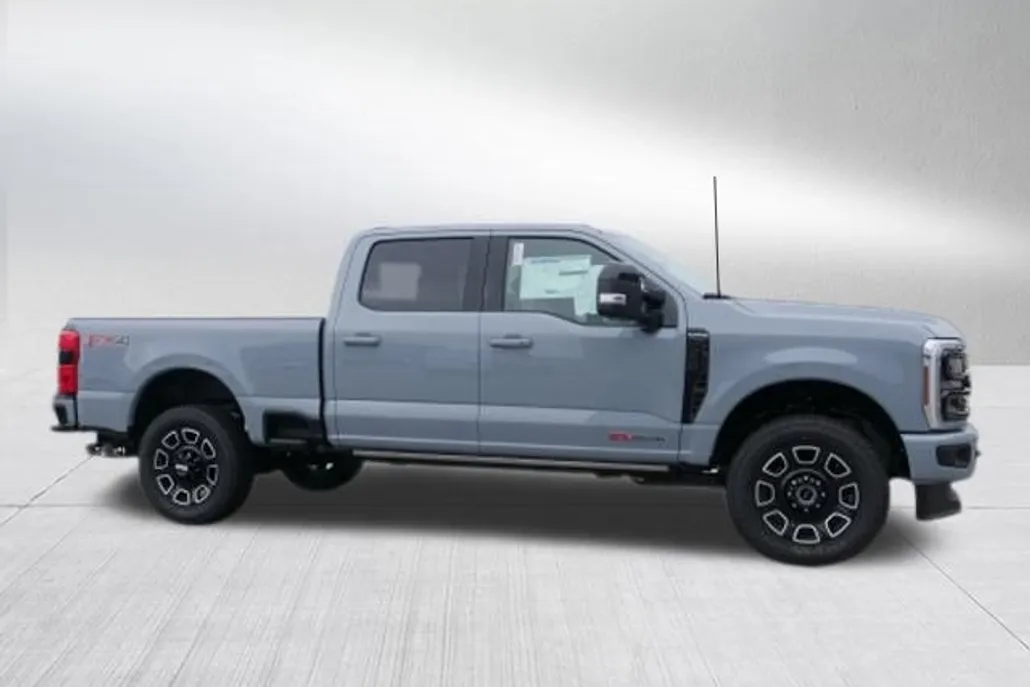 2025 Ford F-250 Platinum photo 1