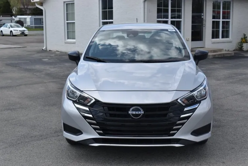 2024 Nissan Versa 1.6 S photo 1