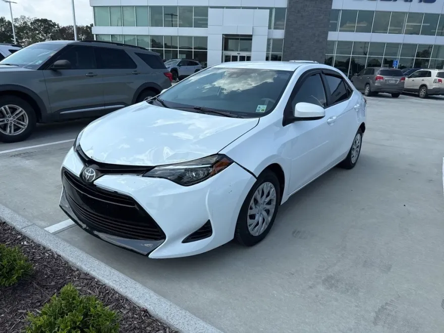 2019 Toyota Corolla L photo 1