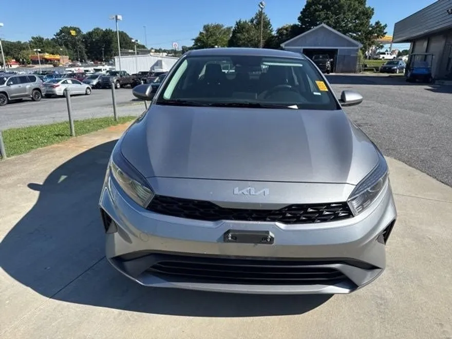 2023 Kia Forte LXS photo 1