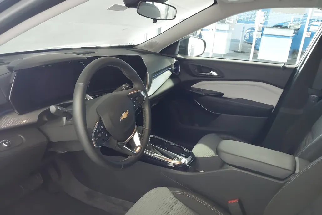 2025 Chevrolet Trax LT photo 1