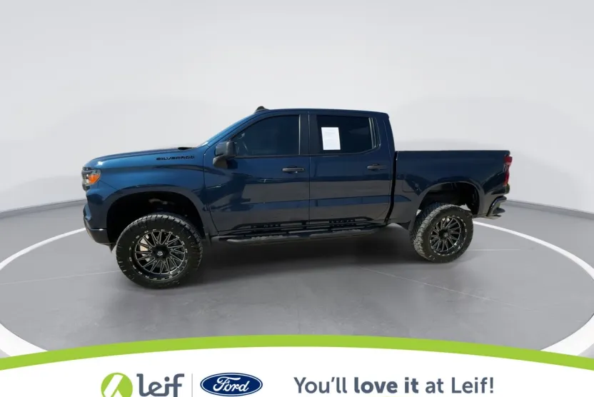 2022 Chevrolet Silverado 1500 Custom photo 1