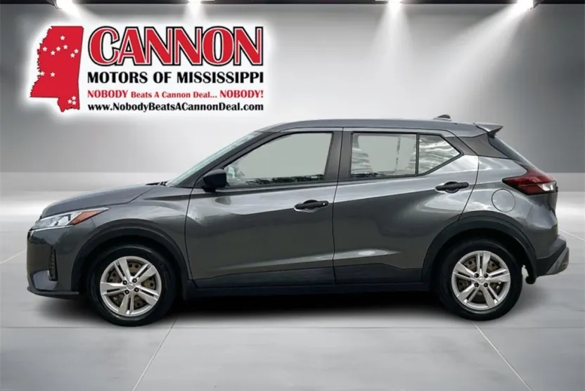 2022 Nissan Kicks S photo 1