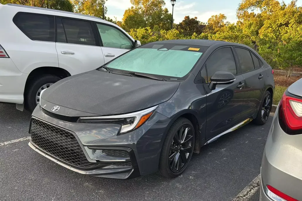 2025 Toyota Corolla SE photo 1