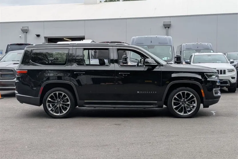 2022 Jeep Wagoneer Series II photo 1
