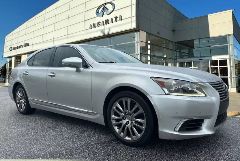 2017 Lexus LS 460 photo 1