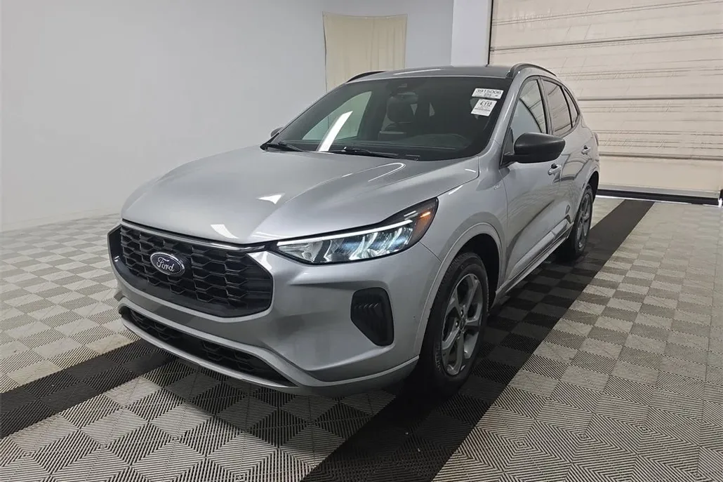 2024 Ford Escape ST-Line photo 1