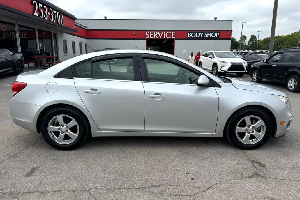 2015 Chevrolet Cruze photo 1