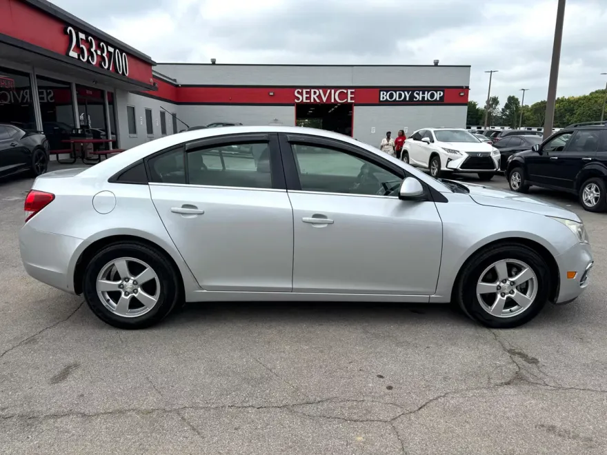2015 Chevrolet Cruze photo 1