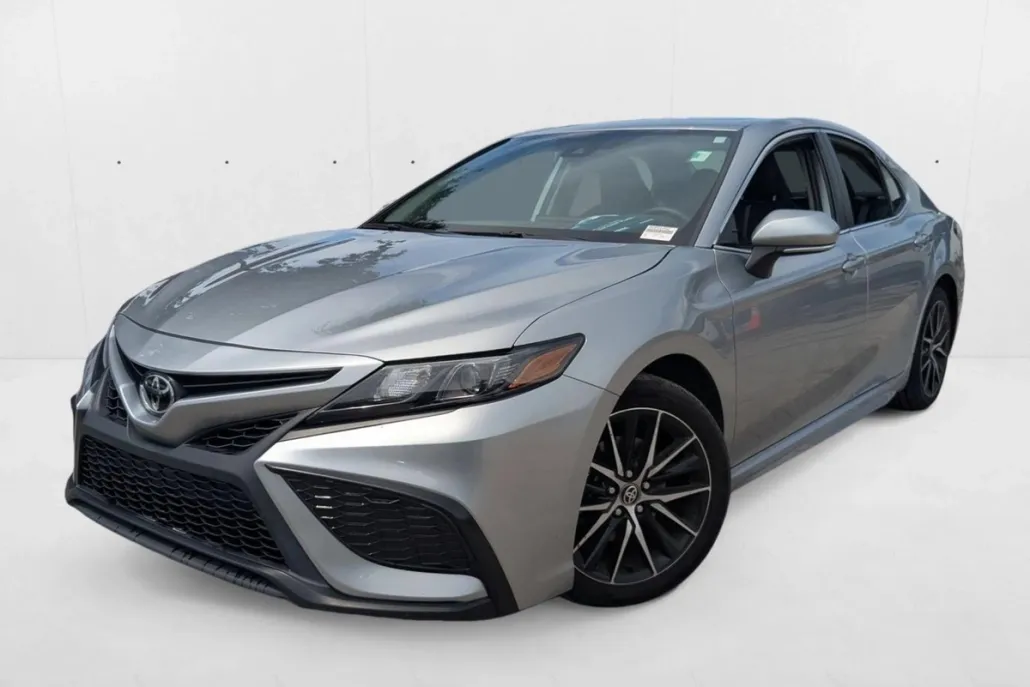 2024 Toyota Camry SE photo 1