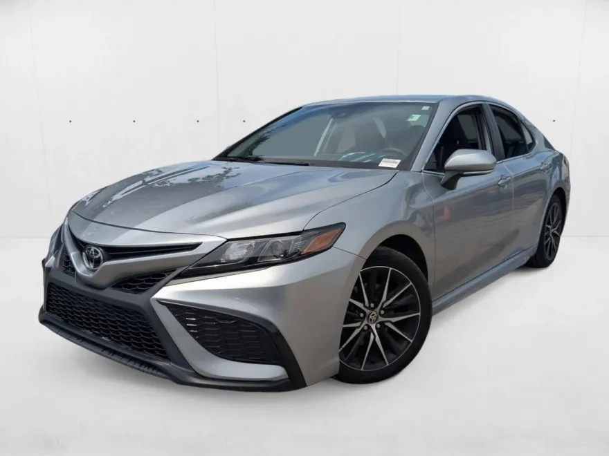 2024 Toyota Camry SE photo 1