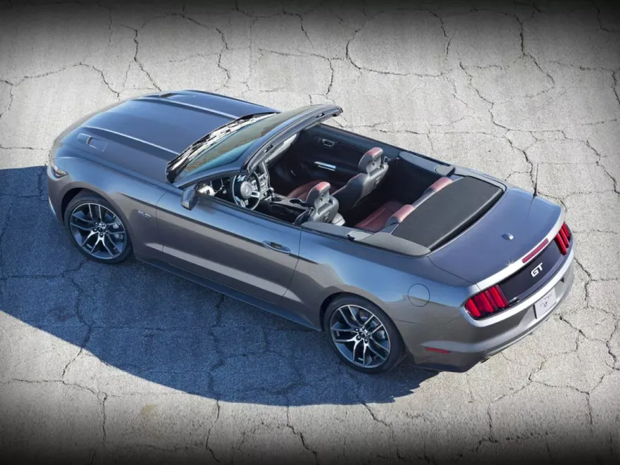 2017 Ford Mustang V6 Convertible photo 1